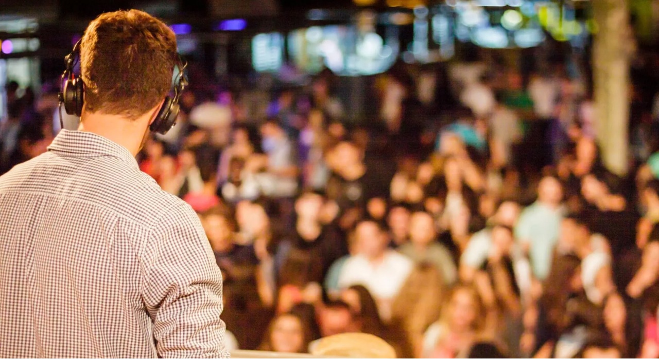 Soft clubbing — daytime DJ culture