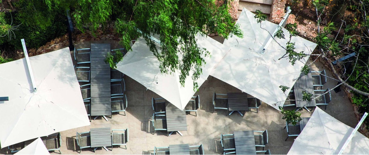 Why Restaurant Parasols Fail: Engineering Causes and a One-Page Staff Checklist