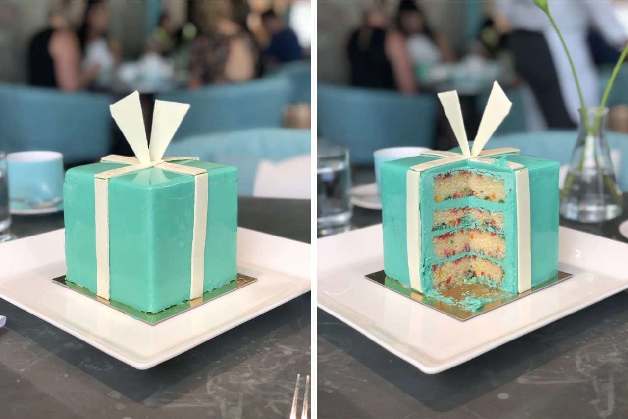 Dessert signature en forme de boîte Tiffany au Blue Box Café