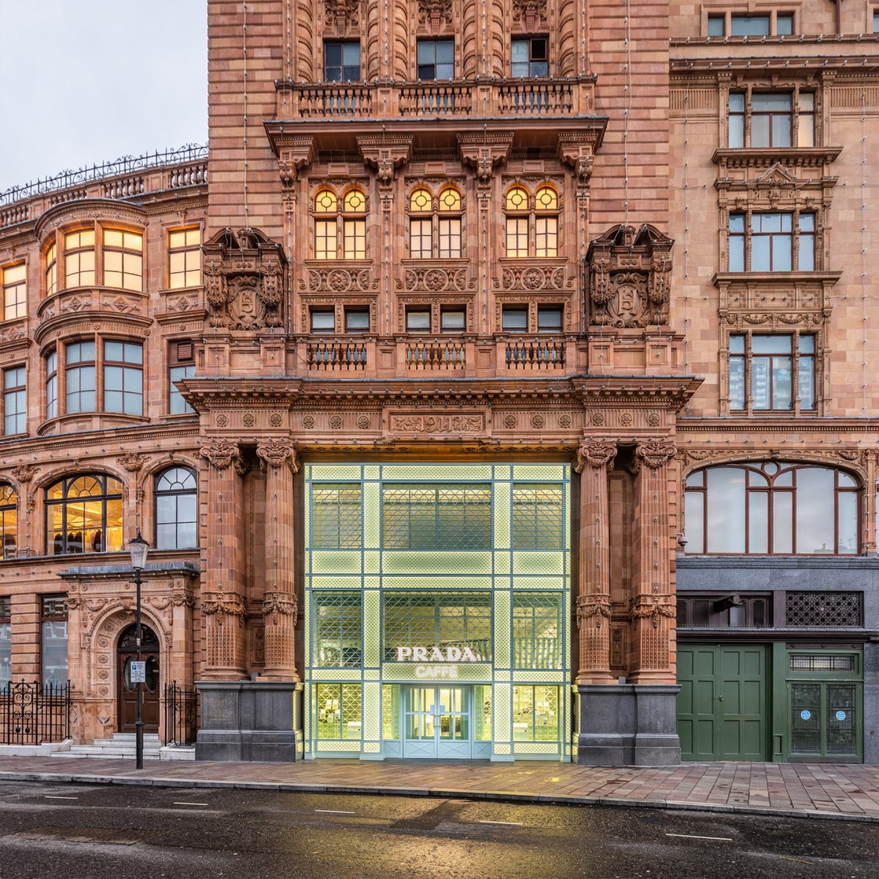 Façade du Prada Caffè chez Harrods à Londres