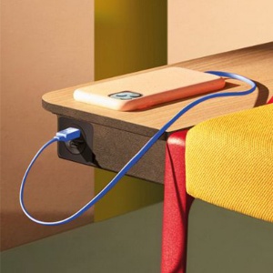 Con kit USB: 1 cable de alimentación con enchufe + 1 driver + 1 módulo de carga (electrificación no incluida)  + €160 