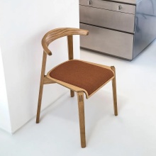 Chaise en frêne A-2001 Plug Chaise en frêne A-2001 Plug