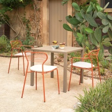 Chaise en métal empilable A-1300 Apero