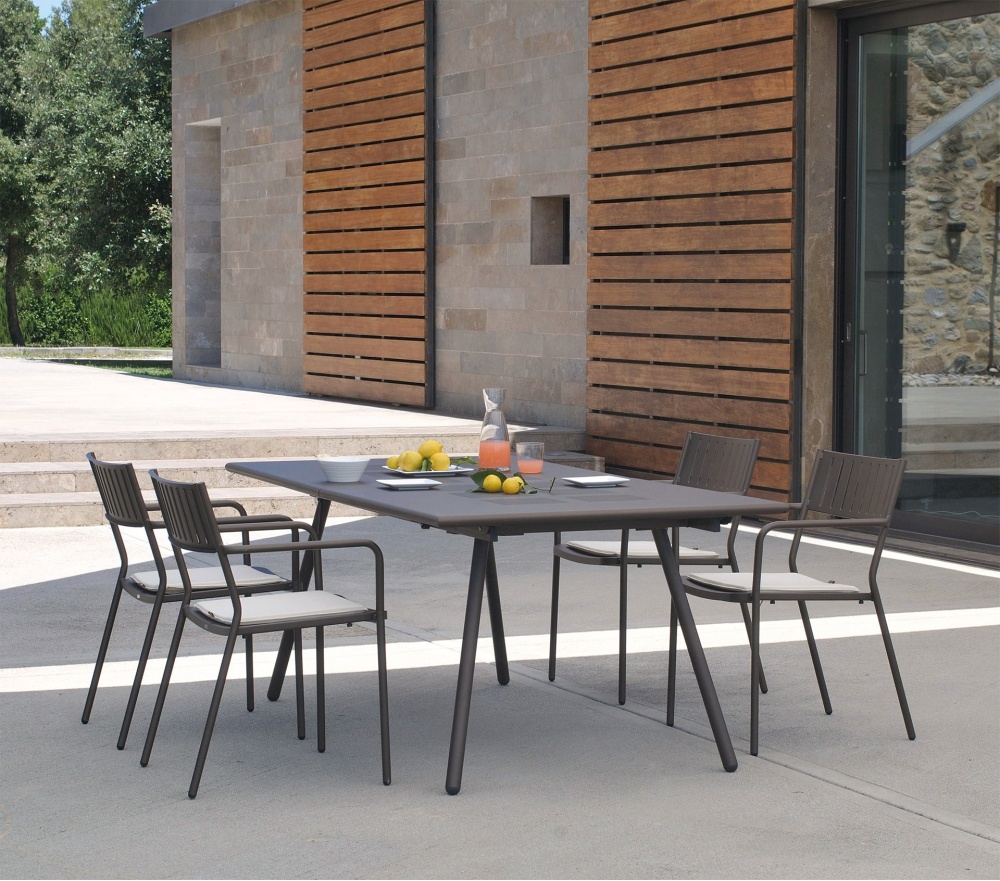 Stackable steel garden chair with armrests Bridge