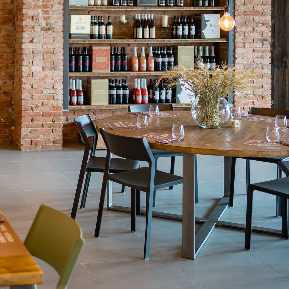 Пластиковый стул A-Trill Bistrot штабелируемый