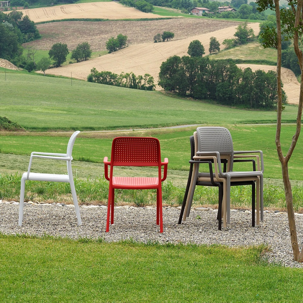 Chaise en plastique perforée B-Bora