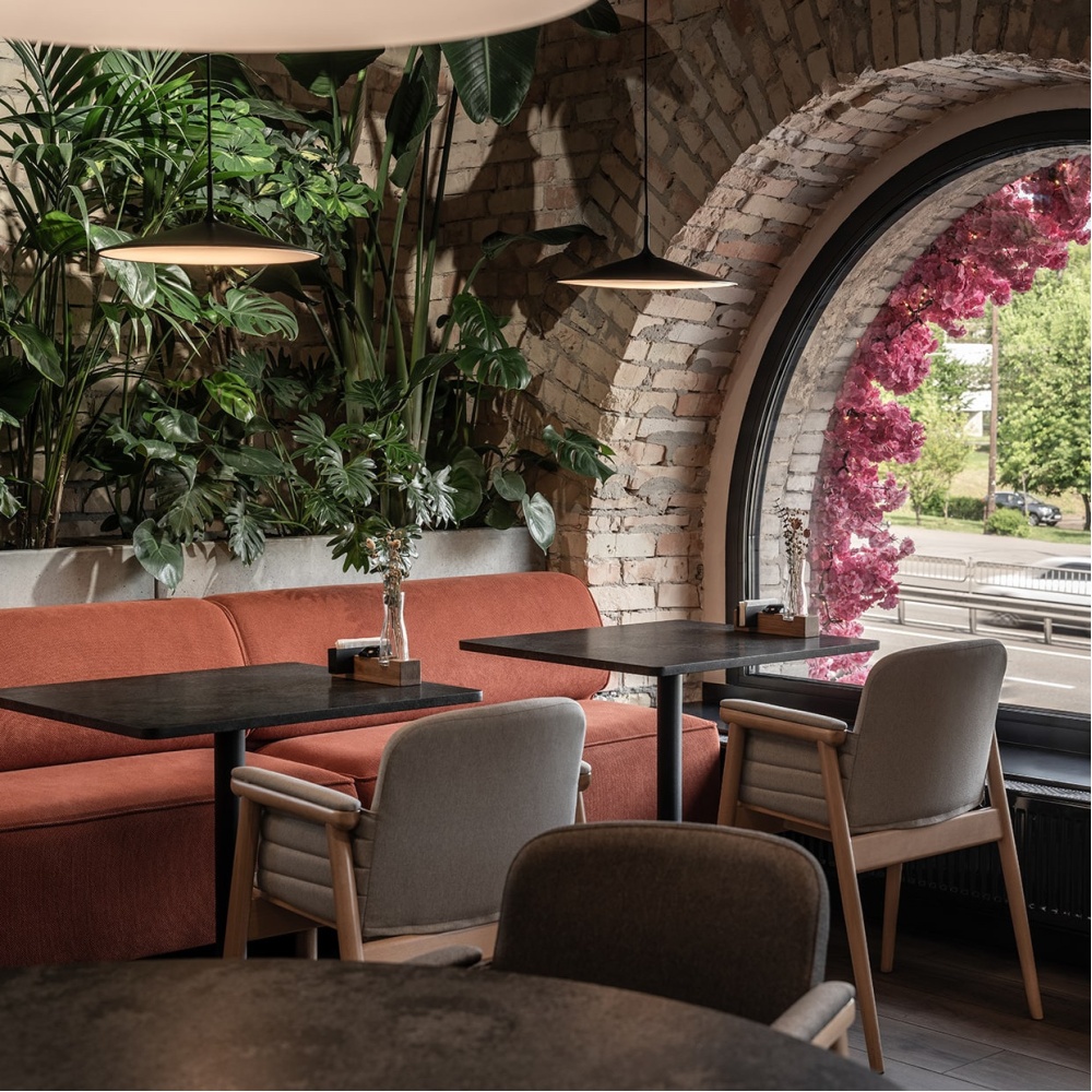 Restaurant upholstered beech chair with armrests B-4398 PROP Restaurant upholstered beech chair with armrests B-4398 PROP