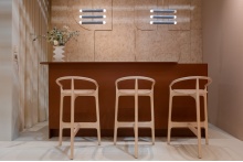 Wooden bar stool with three legs H-2940 EVO