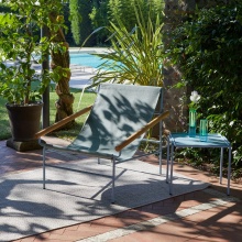 Steel chaise lounger with iroko armrests Dress Code Smart Outdoor