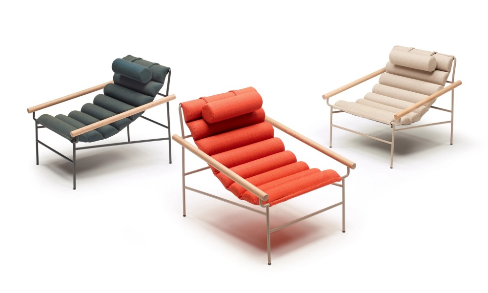 Steel chaise lounger with oak armrests Dress Code Fashion Indoor