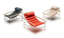 Steel chaise lounger with oak armrests Dress Code Fashion Indoor