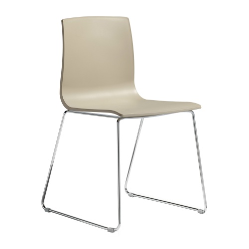 Chaise sur patins en plastique