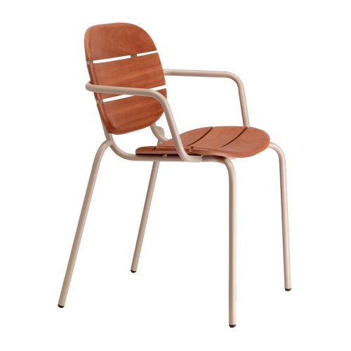 Chaise en bois sur pieds métalliques