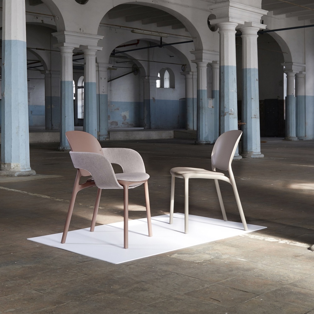 Patio technopolymer chair with padded seat and armrests B-2384 HUG