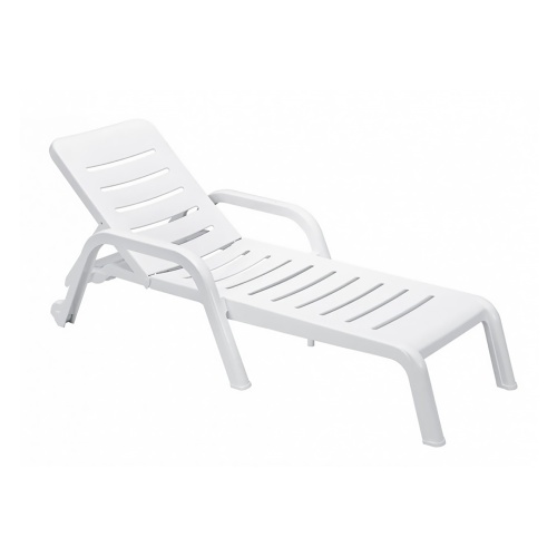 Chaise longue en plastique