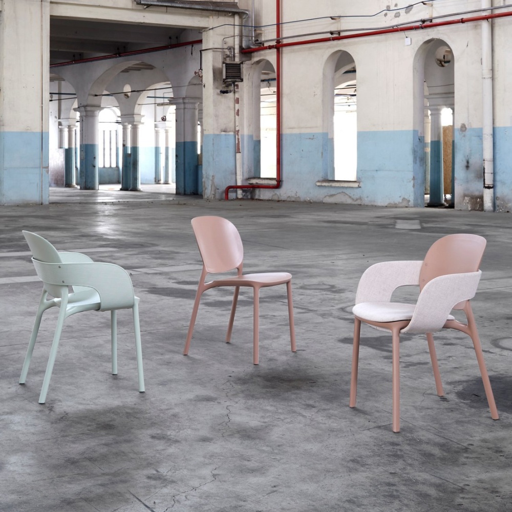Patio technopolymer chair with padded seat and armrests B-2384 HUG