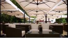 Metal cantilever multiple umbrella with single pole and 4 parasols Alu Poker 7x7m