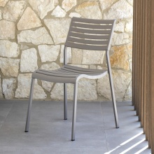 Stackable polypropylene chair with steel legs Nina