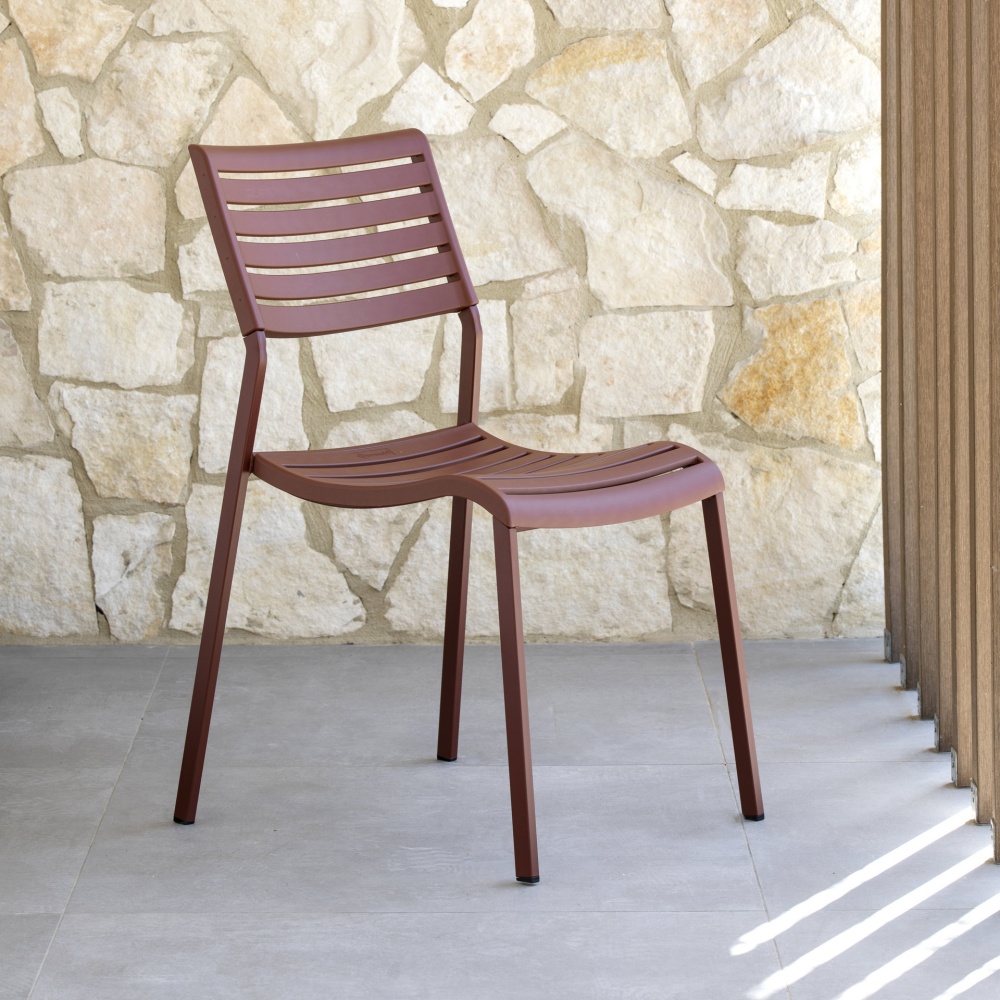 Stackable polypropylene chair with steel legs Nina