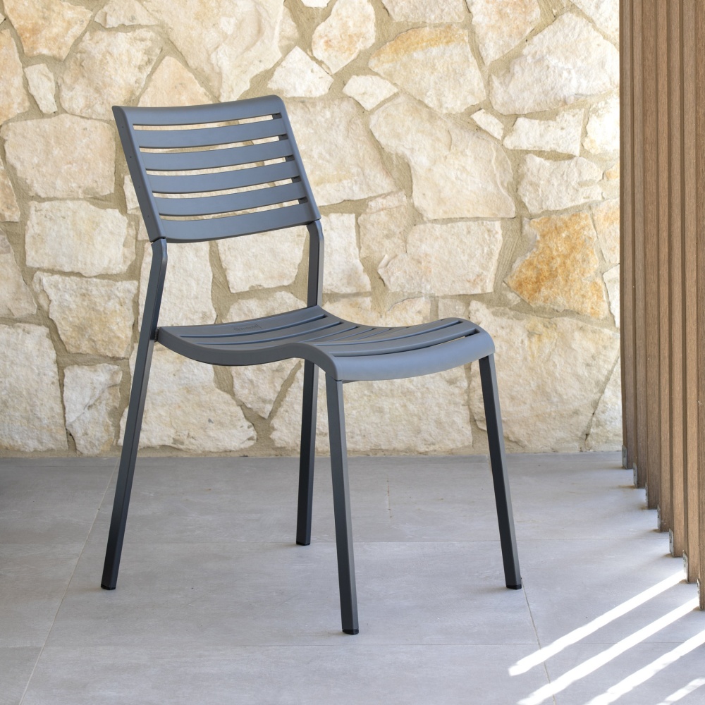 Stackable polypropylene chair with steel legs Nina