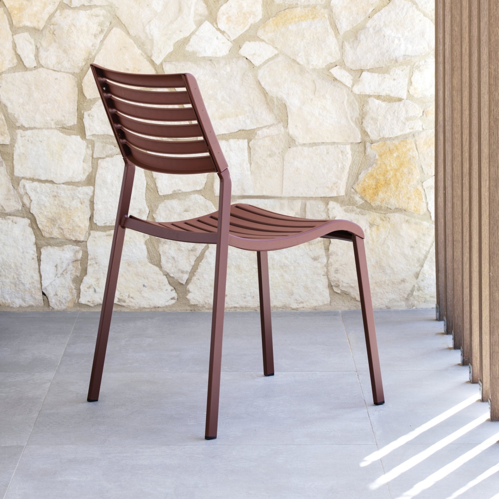 Stackable polypropylene chair with steel legs Nina