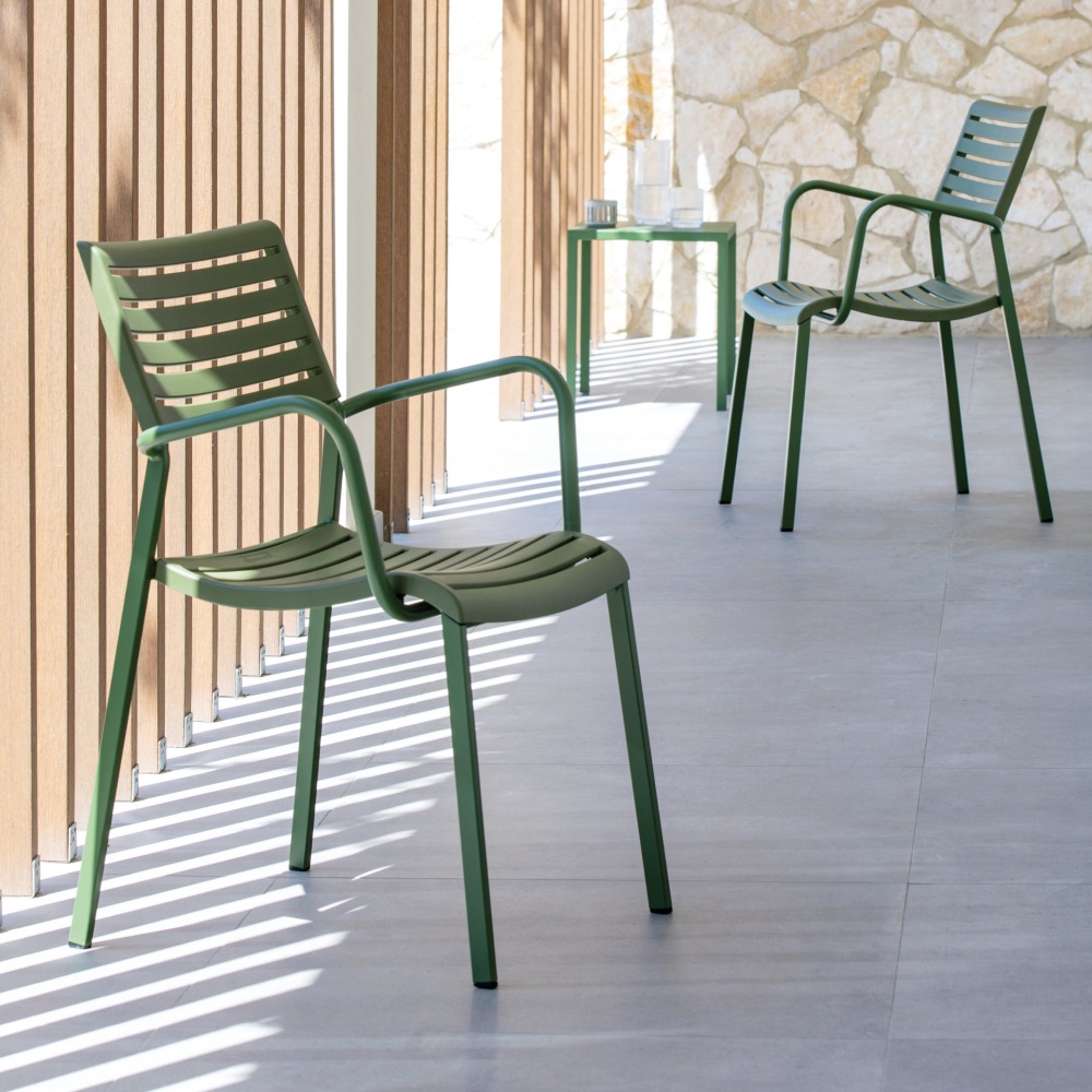 Stackable polypropylene armchair with steel legs Nina
