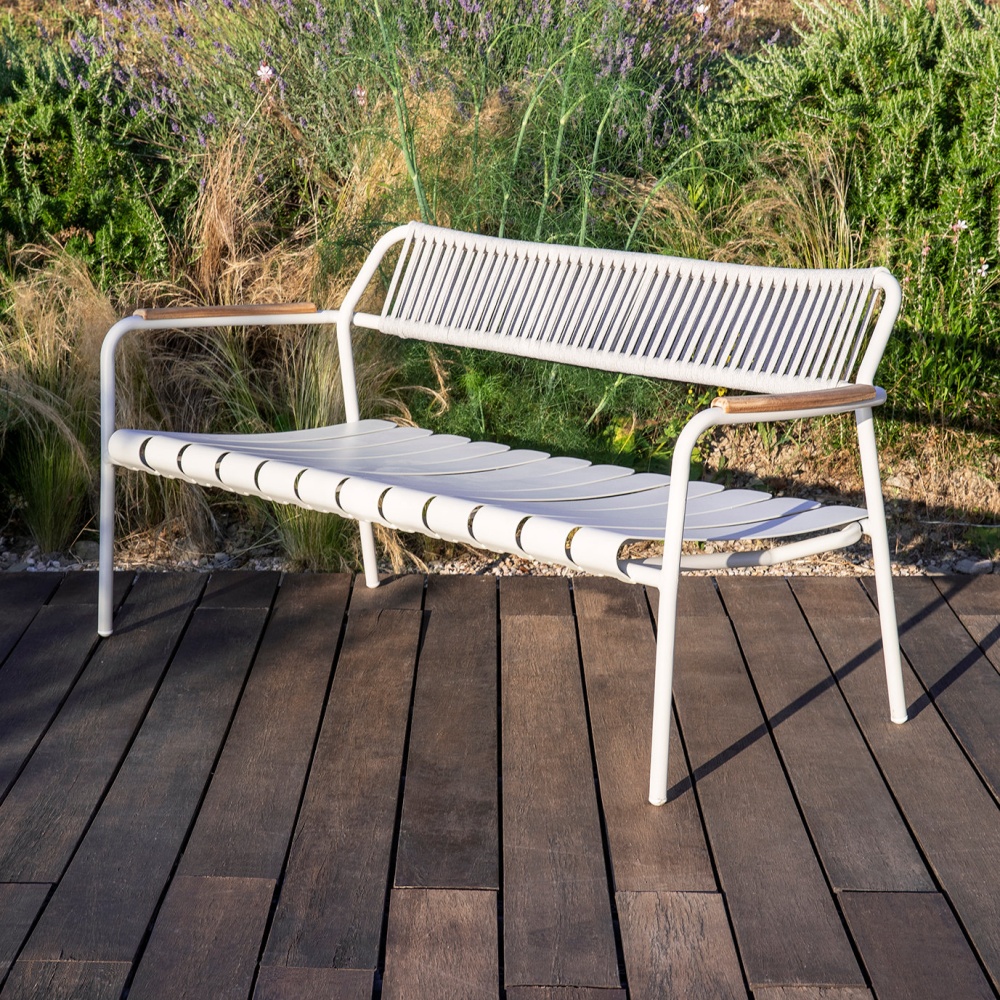 2/3 seater aluminium bench with teak armrests and rope backrest Verdea