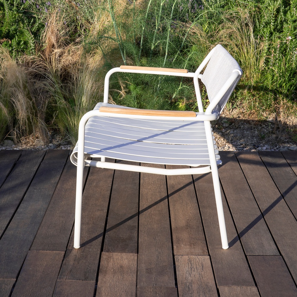 2/3 seater aluminium bench with teak armrests and rope backrest Verdea