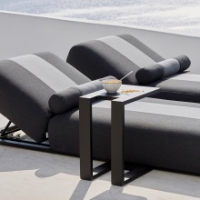 Шезлонг с обивкой из быстросохнущей пены и ткани Sunbrella® Zenith Шезлонг с обивкой из быстросохнущей пены и ткани Sunbrella® Zenith