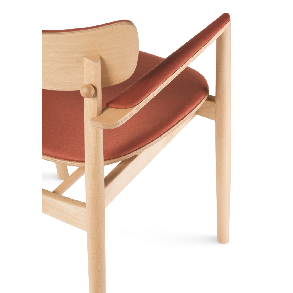 Fauteuil rembourré en bois B-3029/3 Nopp