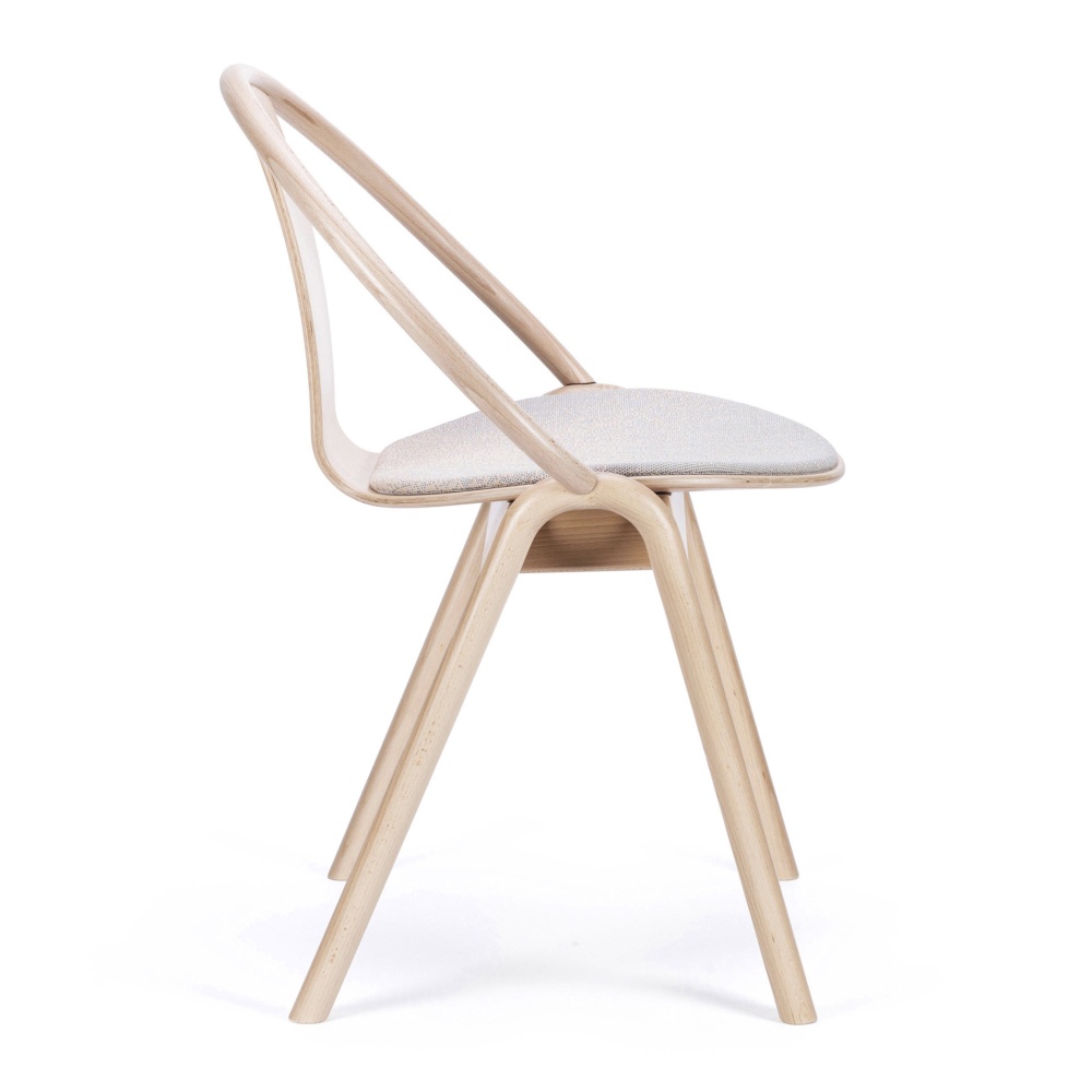 Chaise avec assise rembourrée A-313 Again Chaise avec assise rembourrée A-313 Again