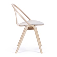 Chaise avec assise rembourrée A-313 Again Chaise avec assise rembourrée A-313 Again