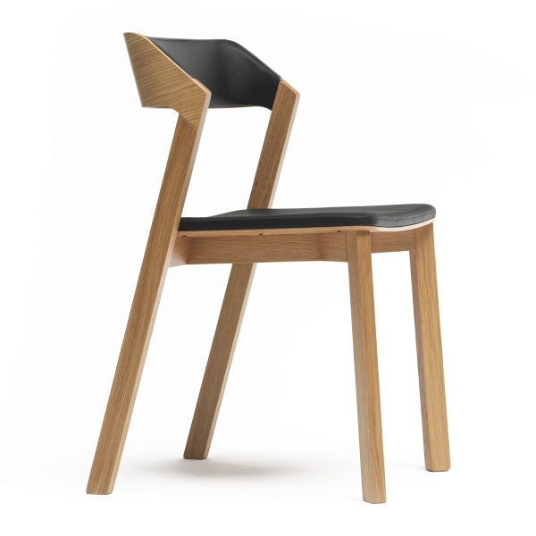Chaise en bois rembourrée