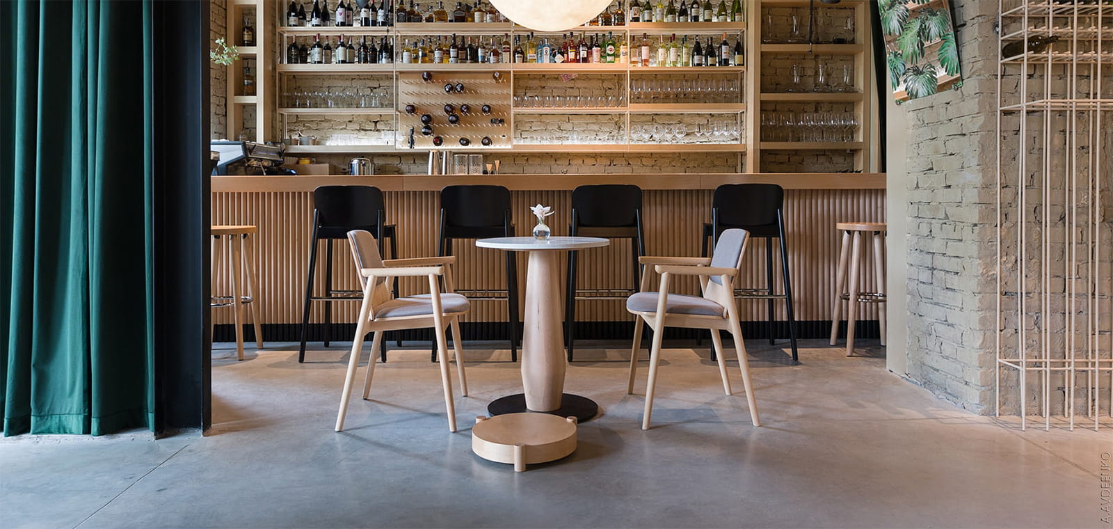 Деревянные стулья Paged для ресторанов и интерьеров HoReCa